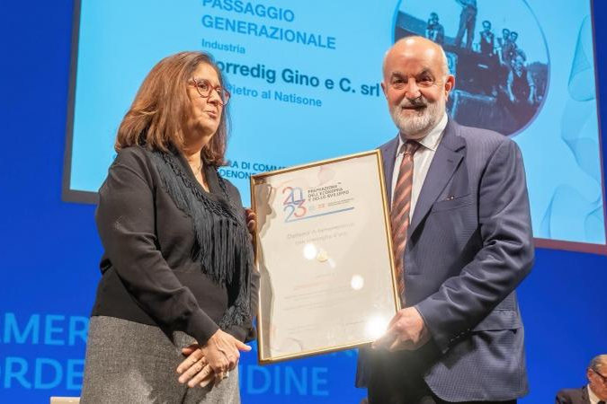 Consegna del diploma di benemerenza alla Camera di Commercio di Pordenone-Udine